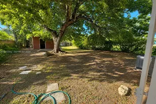 821 SW 2nd St, Florida City, FL 33034 - Photo 5