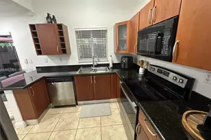 7423 NW 182nd St, Hialeah, FL 33015 - Photo 5