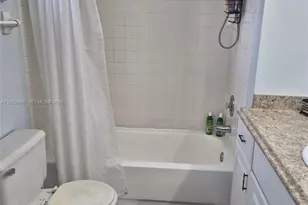 7818 W 34th Ln, Hialeah, FL 33018 - Photo 9