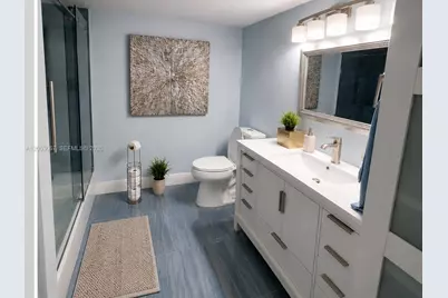 1000 Parkview Dr #710, Hallandale Beach, FL 33009 - Photo 11
