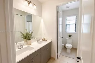 3258 W 99th Pl, Hialeah, FL 33018 - Photo 23