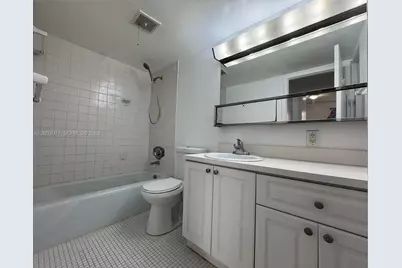 7208 Fairway Dr #I14, Miami Lakes, FL 33014 - Photo 7