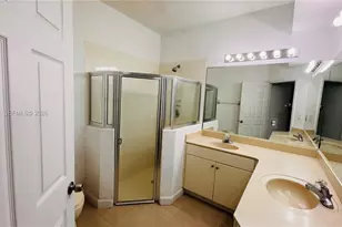11461 NW 76th St, Doral, FL 33178 - Photo 3