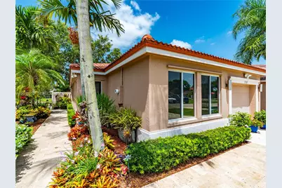 1707 SW 109th Ter, Davie, FL 33324 - Photo 3