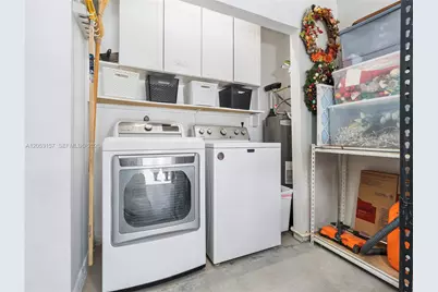 1707 SW 109th Ter, Davie, FL 33324 - Photo 31