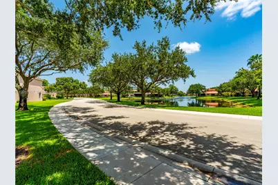 1707 SW 109th Ter, Davie, FL 33324 - Photo 39