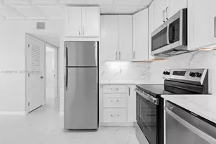2300 NE 6th Ave, Wilton Manors, FL 33305 - Photo 3