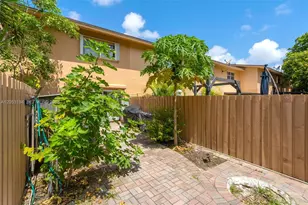 450 SE 7th St, Dania Beach, FL 33004 - Photo 23