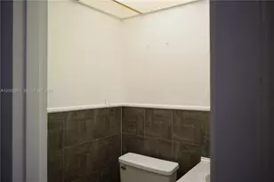 2901 NW 47th Terrace, Lauderdale Lakes, FL 33313 - Photo 11