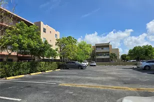 6070 W 18th Ave, Hialeah, FL 33012 - Photo 11