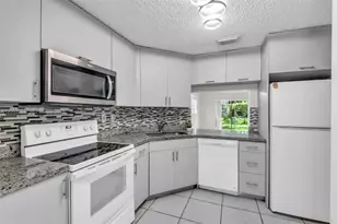 10018 Hammocks Blvd, Miami, FL 33196 - Photo 3