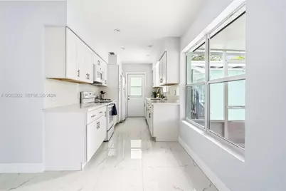 1427 Crest Dr, Lake Worth, FL 33461 - Photo 9