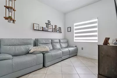 7478 NW 180th Ter, Hialeah, FL 33015 - Photo 7