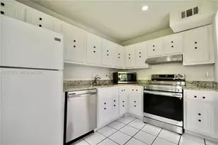 10447 SW 108th Ave, Miami, FL 33176 - Photo 5