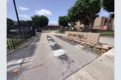 220 W Park Dr #104-3, Miami, FL 33172 - Photo 17