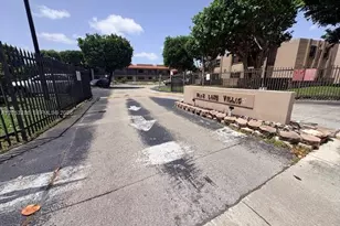 220 W Park Dr, Miami, FL 33172 - Photo 17