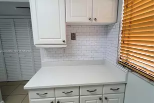 220 W Park Dr, Miami, FL 33172 - Photo 3