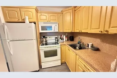 17570 Atlantic Blvd #105, Sunny Isles Beach, FL 33160 - Photo 9