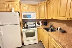 17570 Atlantic Blvd, Sunny Isles Beach, FL 33160 - Photo 9