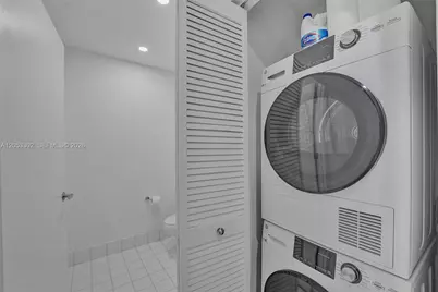 601 NE 36th St #811, Miami, FL 33137 - Photo 9
