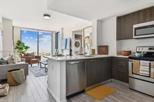 230 NE 4th St, Miami, FL 33132 - Photo 21