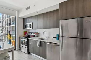230 NE 4th St, Miami, FL 33132 - Photo 31