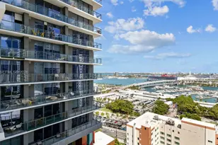 230 NE 4th St, Miami, FL 33132 - Photo 15