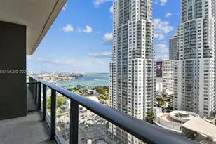 230 NE 4th St, Miami, FL 33132 - Photo 13