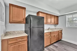 161 NW 40th St, Oakland Park, FL 33309 - Photo 9
