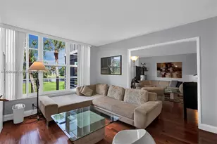 3970 Oaks Clubhouse Dr, Pompano Beach, FL 33069 - Photo 3