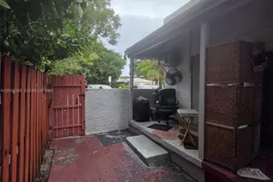 1008 N 18th Ct, Hollywood, FL 33020 - Photo 21