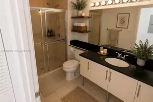 31 SE 5th St, Miami, FL 33131 - Photo 9