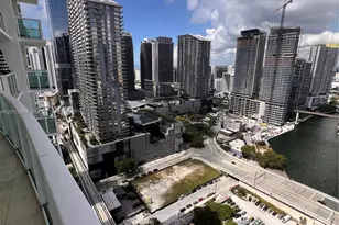 31 SE 5th St, Miami, FL 33131 - Photo 13