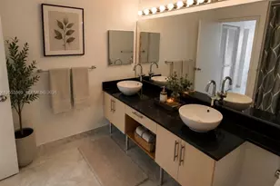 31 SE 5th St, Miami, FL 33131 - Photo 7