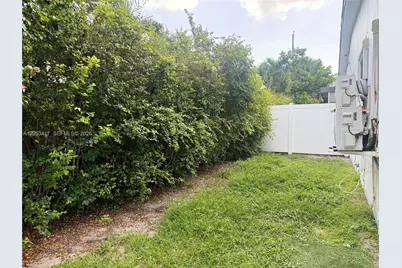 520 SW 5th St #2, Hallandale Beach, FL 33009 - Photo 17