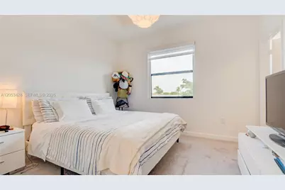 953 NE 211th St, Miami, FL 33179 - Photo 23