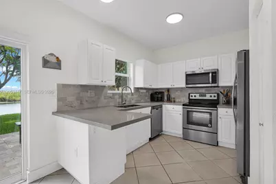 22019 SW 92nd Pl, Cutler Bay, FL 33190 - Photo 17