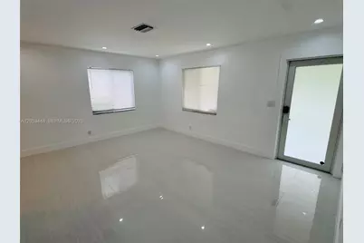 105-107 NE 30th Ct, Wilton Manors, FL 33334 - Photo 23