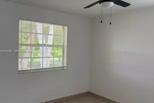 18314 NW 68th Ave, Hialeah, FL 33015 - Photo 13