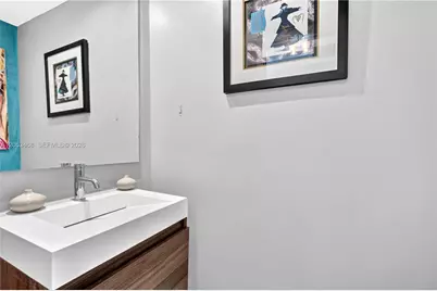 1000 Venetian Way #810, Miami Beach, FL 33139 - Photo 17
