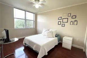 9451 Evergreen Pl, Davie, FL 33324 - Photo 11