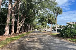 9451 Evergreen Pl, Davie, FL 33324 - Photo 19