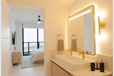 159 NE 6th St #4704, Miami, FL 33132 - Photo 19