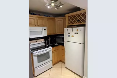 210 SW 11th St #204, Miami, FL 33130 - Photo 5
