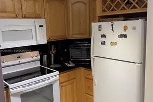 210 SW 11th St, Miami, FL 33130 - Photo 5