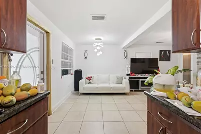 419 SE 3rd St, Hialeah, FL 33010 - Photo 13