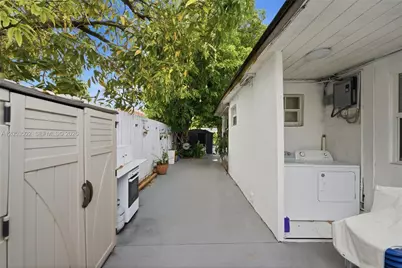 419 SE 3rd St, Hialeah, FL 33010 - Photo 25