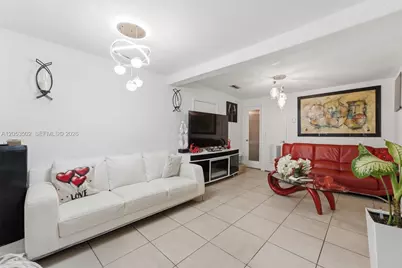 419 SE 3rd St, Hialeah, FL 33010 - Photo 9