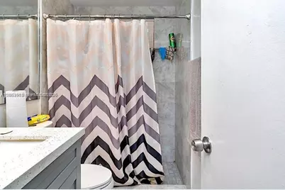 19000 NE 3rd Ct #405, Miami, FL 33179 - Photo 9