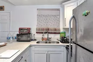 19000 NE 3rd Ct, Miami, FL 33179 - Photo 7